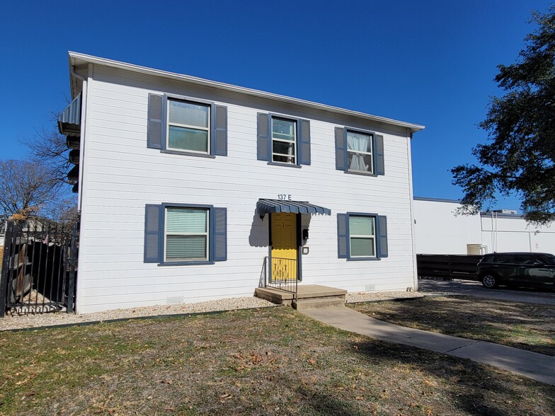137 E Norwood Ct, San Antonio, TX à vendre - Photo de l’immeuble – Image 2 sur 30