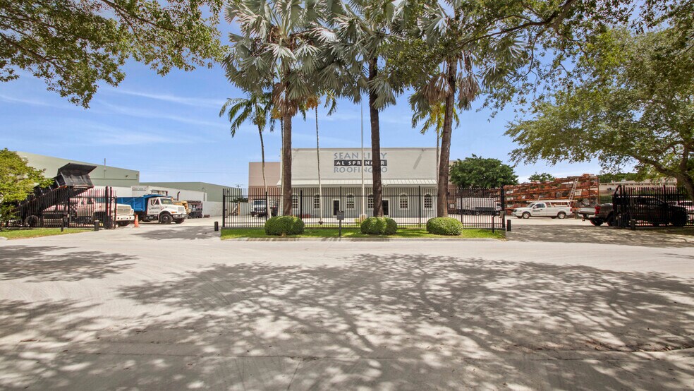 14701 SW 137th St, Miami, FL à louer - Photo de l’immeuble – Image 3 sur 55