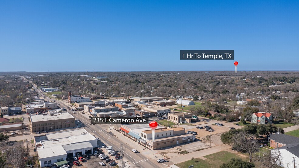 235 E Cameron Ave, Rockdale, TX à louer - Photo principale – Image 2 sur 21