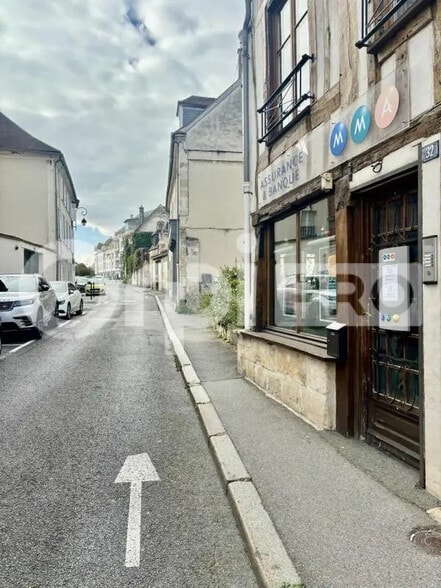Local commercial dans Compiègne à louer - Photo de l’immeuble – Image 2 sur 4