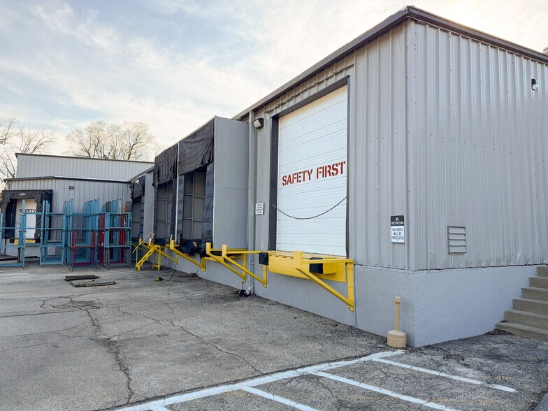 Greenwood, MO Manufacturing Facility portefeuille de 4 biens à vendre sur LoopNet.fr - Photo de l’immeuble – Image 3 sur 10