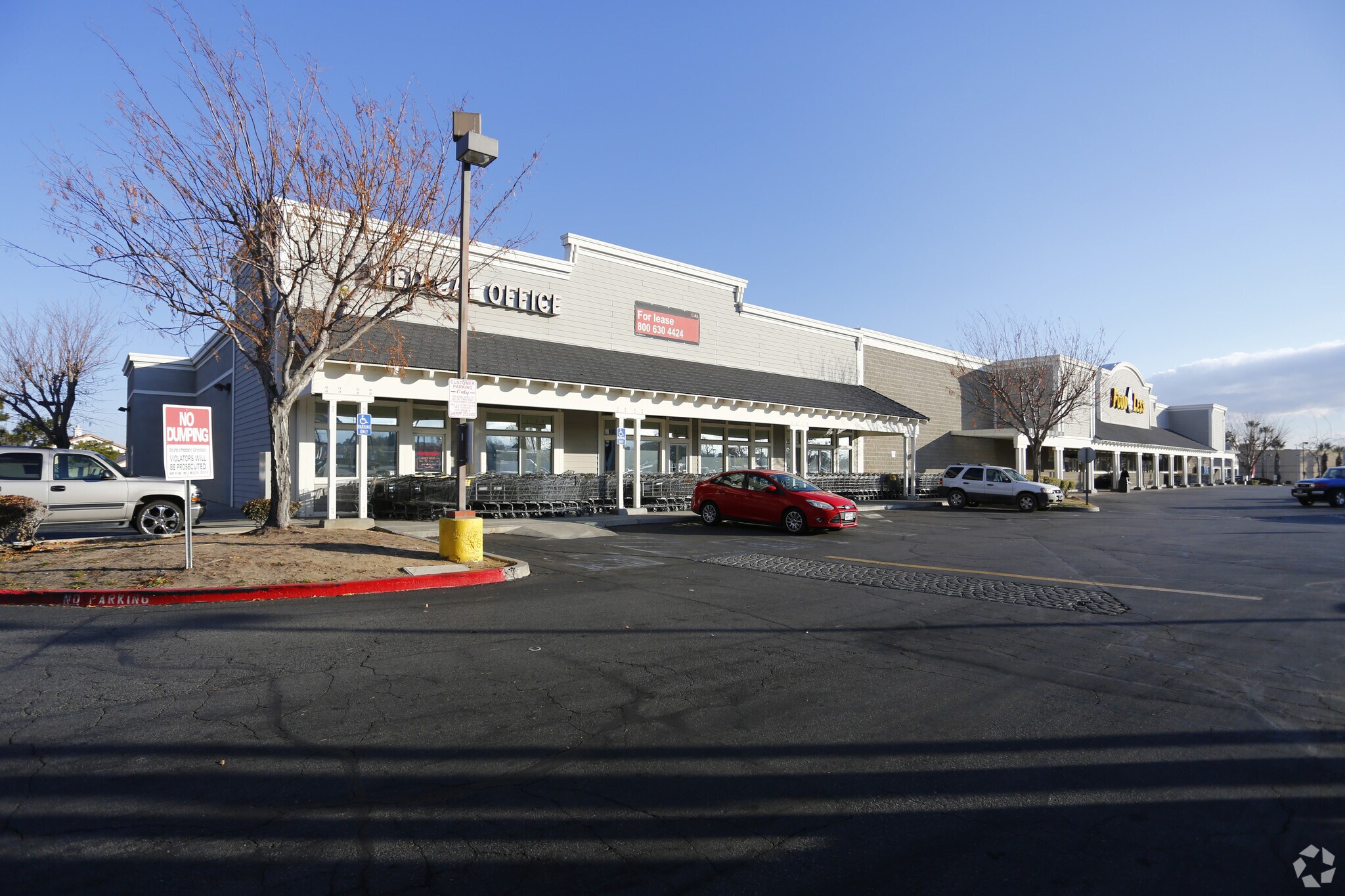 2311-2427 E Avenue S, Palmdale, CA à louer Photo de l’immeuble– Image 1 sur 8