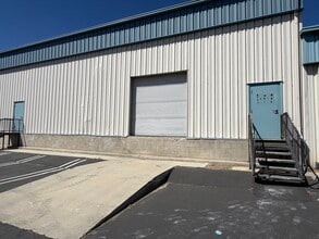 17205 Eucalyptus St, Hesperia, CA à louer Photo intérieure– Image 2 sur 7