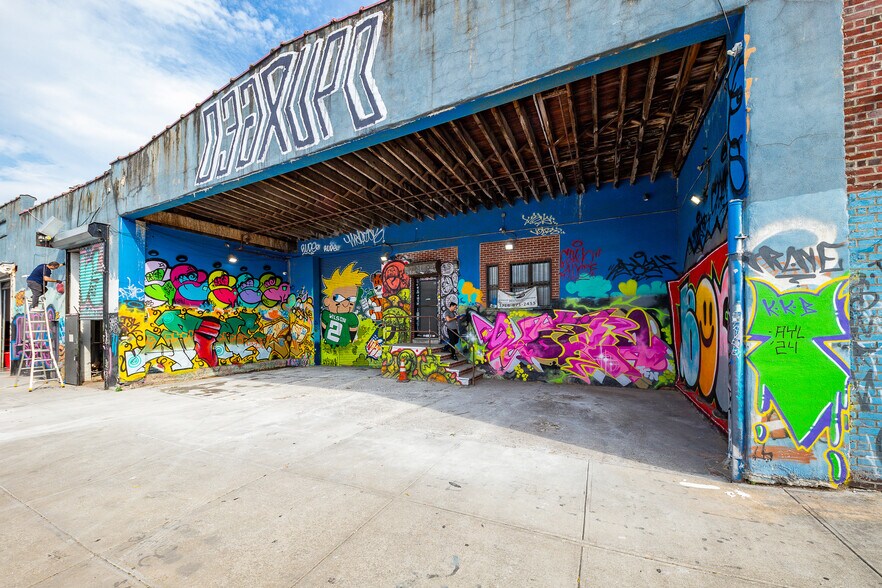 344 Maujer St, Brooklyn, NY à louer - Photo de l’immeuble – Image 3 sur 3