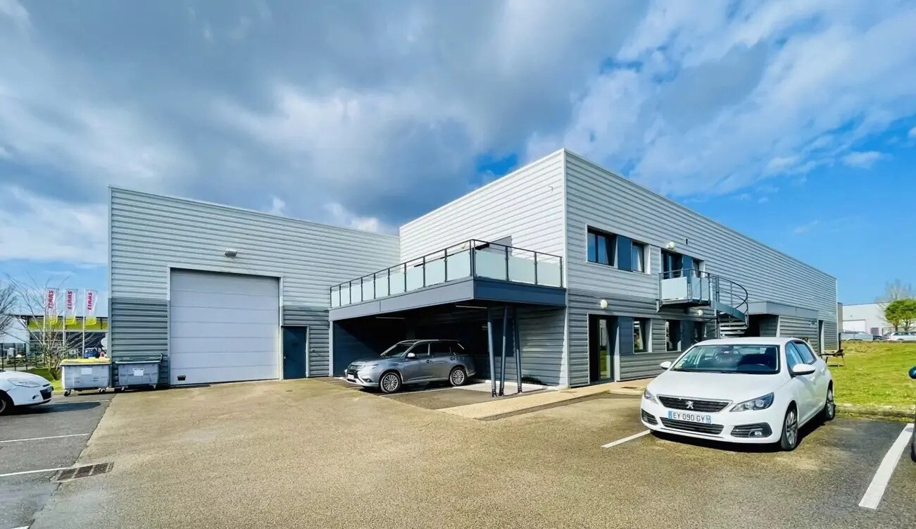 Industriel/Logistique dans Château-Gaillard à vendre Photo de l’immeuble– Image 1 sur 1