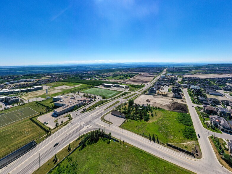 7480 17 Ave, Calgary, AB à vendre - Aérien – Image 2 sur 3