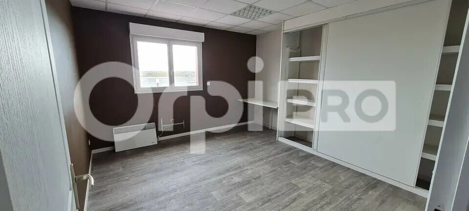 Bureau dans Yffiniac à louer - Photo de l’immeuble – Image 1 sur 5