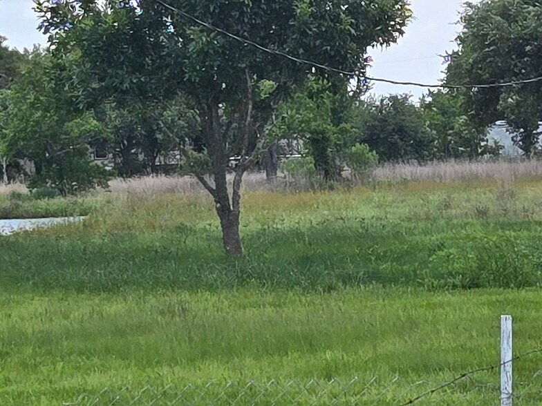 8235 Hasting Cannon Rd, Alvin, TX à vendre - Photo de l’immeuble – Image 2 sur 9