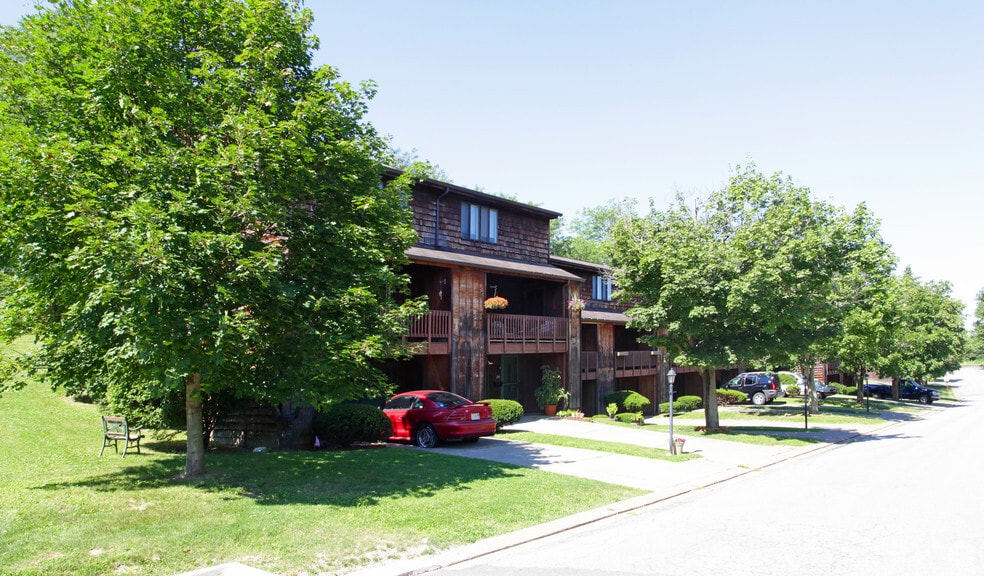 101-404 Cedar Hill Dr, McMurray, PA à vendre - Photo principale – Image 1 sur 8