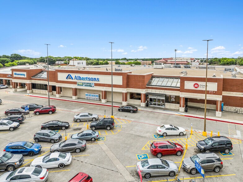 3525 Sycamore School Rd, Fort Worth, TX à vendre - Photo de l’immeuble – Image 2 sur 6