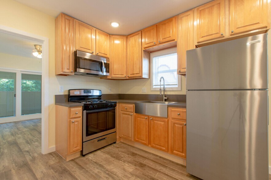 121 S Gless St, Los Angeles, CA à vendre - Photo de l’immeuble – Image 2 sur 7