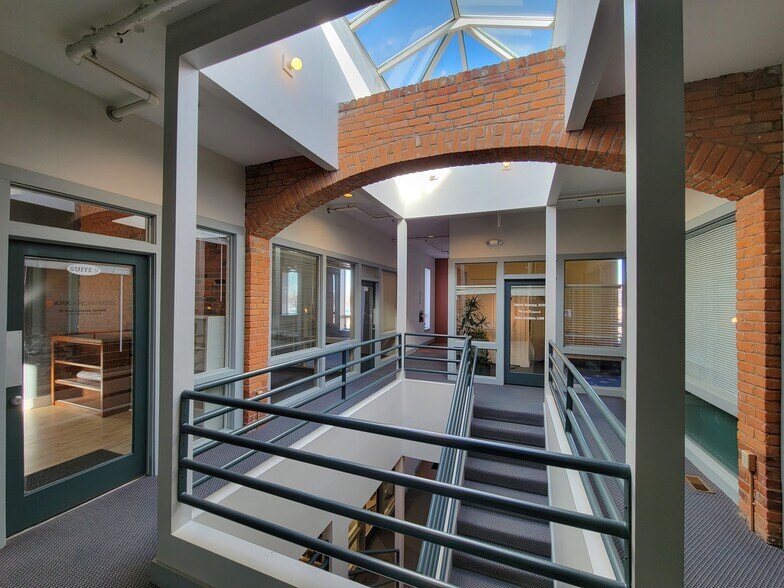 114 N Main St, Chelsea, MI à louer - Photo intérieure – Image 2 sur 4