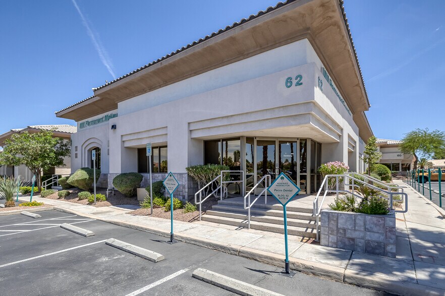 62 N Pecos Rd, Henderson, NV à vendre - Photo de l’immeuble – Image 2 sur 37
