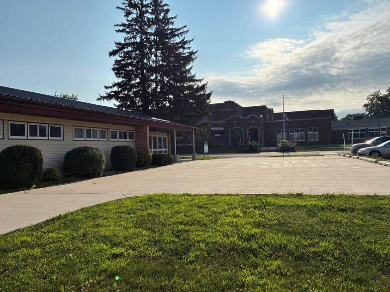 936 Church Ave, Saint Charles, MN à vendre - Photo de l’immeuble – Image 2 sur 21