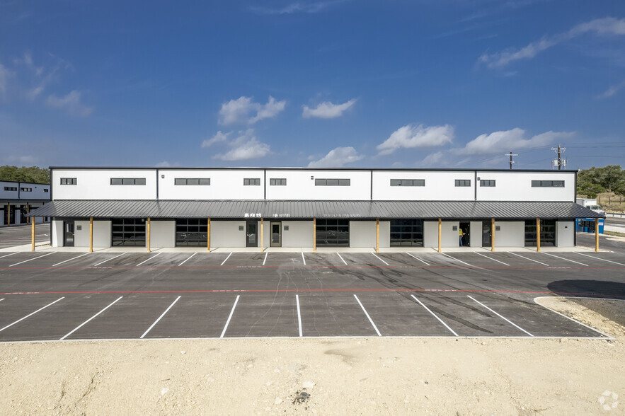 529 E US HWY, Boerne, TX à louer - Photo de l’immeuble – Image 3 sur 43