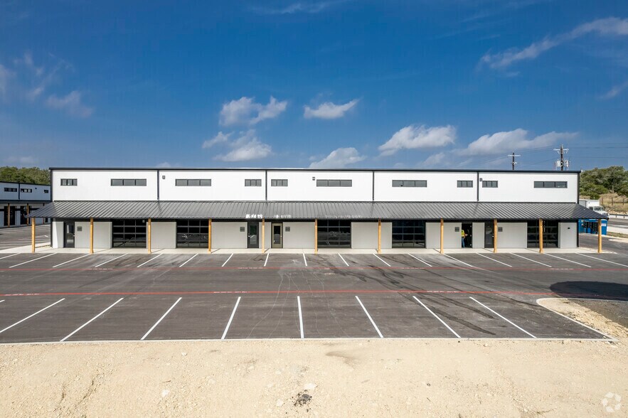 529 SH 46 E, Boerne, TX à louer - Photo de l’immeuble – Image 2 sur 14