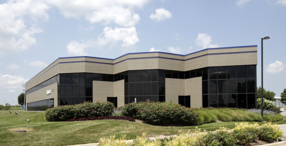 331 Salem Pl, Fairview Heights, IL à louer - Photo de l’immeuble – Image 2 sur 13