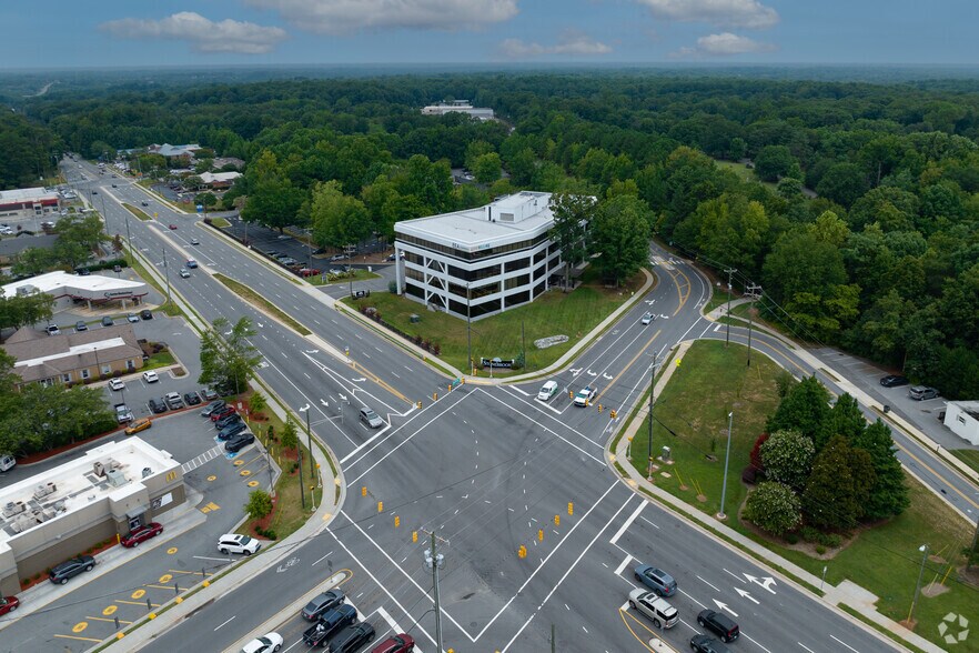 3300 Battleground Ave, Greensboro, NC à louer - Aérien – Image 3 sur 18