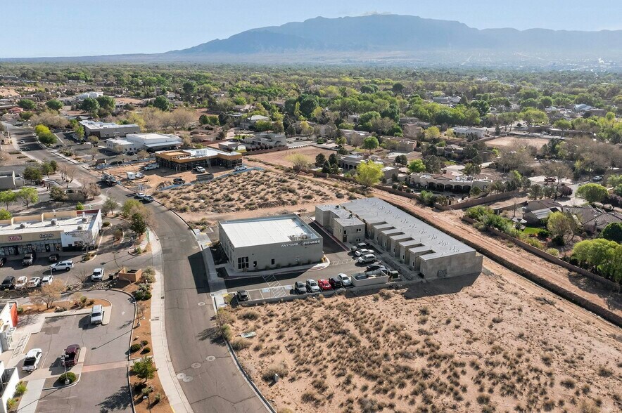 9368 Valley View Dr NW, Albuquerque, NM à vendre - Photo de l’immeuble – Image 3 sur 77