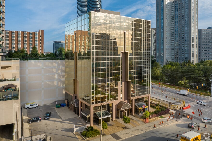 3660 Hurontario St, Mississauga, ON à louer - Photo de l’immeuble – Image 2 sur 9