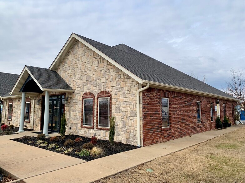 903 SE 22nd St, Bentonville, AR à louer - Photo de l’immeuble – Image 2 sur 11