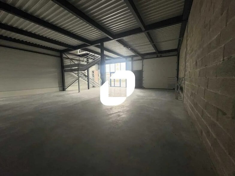 Local d’activités dans Artigues-près-Bordeaux à louer - Photo intérieure – Image 2 sur 5