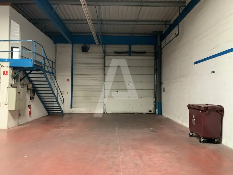 Local d’activités dans Noisiel à louer Photo intérieure– Image 1 sur 4