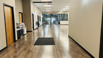 2377 Commerce Center Blvd, Fairborn, OH à louer Photo intérieure– Image 2 sur 5