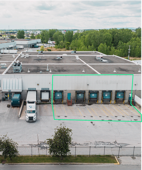 3607-3623 Aut 440, Laval, QC à louer - Photo de l’immeuble – Image 2 sur 5