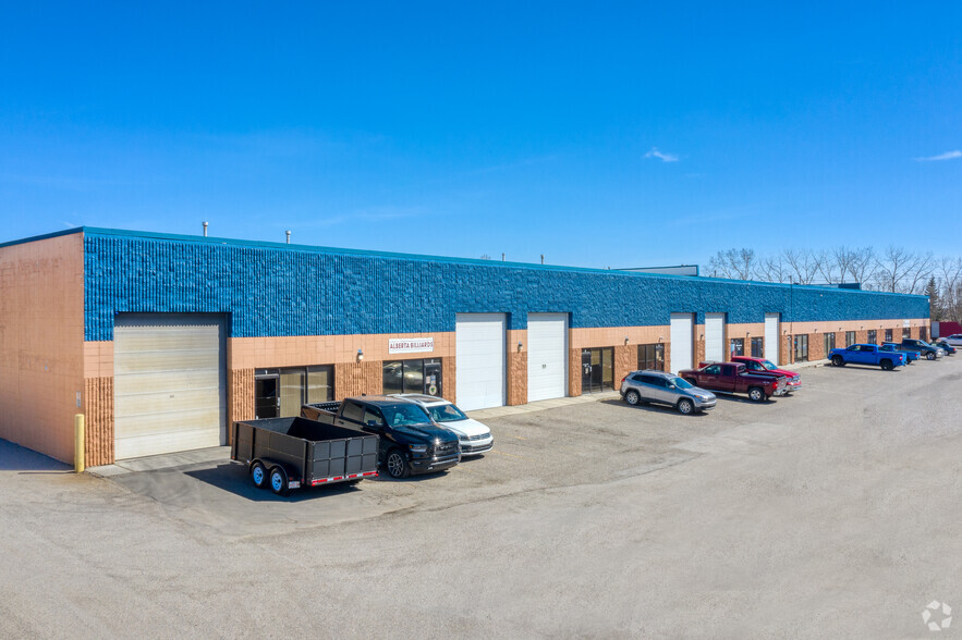 5815 40th St SE, Calgary, AB à louer - Photo principale – Image 1 sur 4