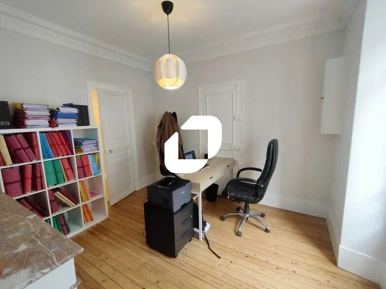 Bureau dans Versailles à louer - Photo de l’immeuble – Image 2 sur 8