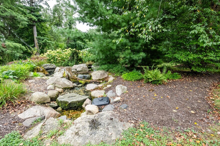 16409 Red Arrow Hwy, Union Pier, MI à vendre - Photo de l’immeuble – Image 2 sur 71