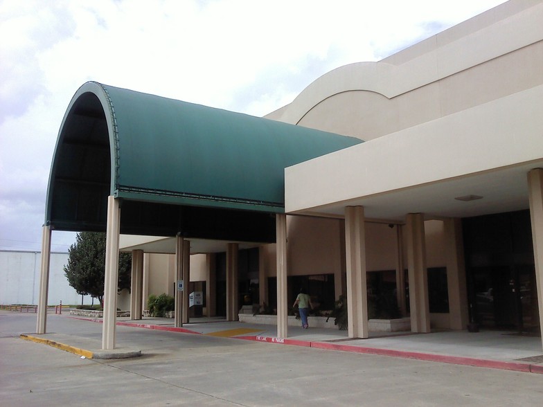 755 S 11th St, Beaumont, TX à louer - Photo de l’immeuble – Image 1 sur 9