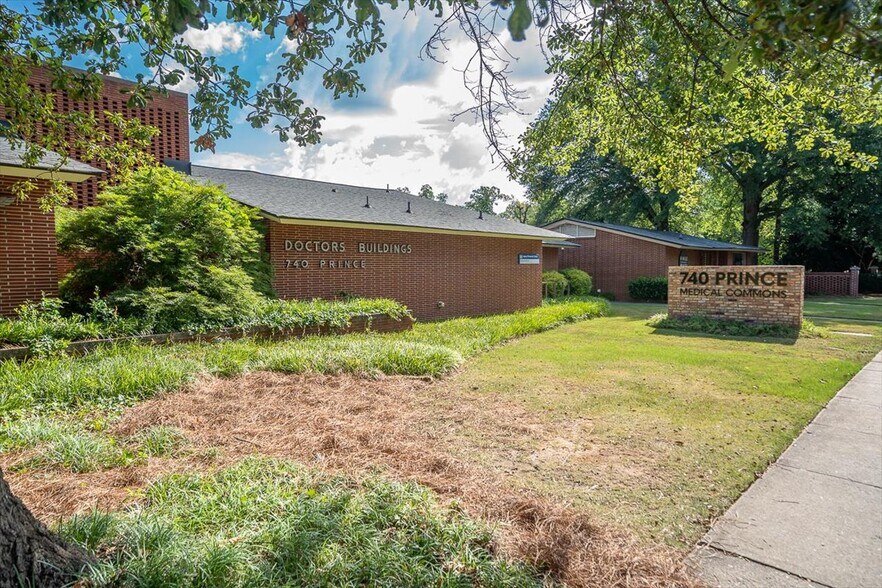 740 Prince Ave, Athens, GA à louer - Photo de l’immeuble – Image 1 sur 10