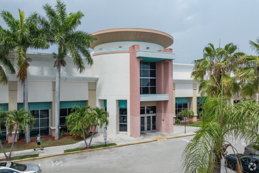2290 N Congress Ave, Boynton Beach, FL à vendre - Photo de l’immeuble – Image 2 sur 9
