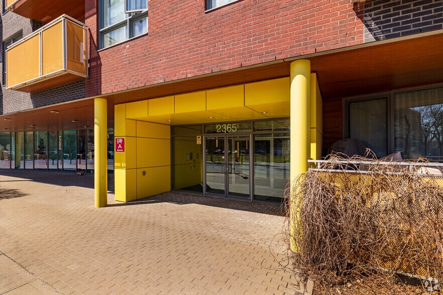 2355-2365 Des Carrieres Rue, Montréal, QC à vendre - Photo de l’immeuble – Image 3 sur 5