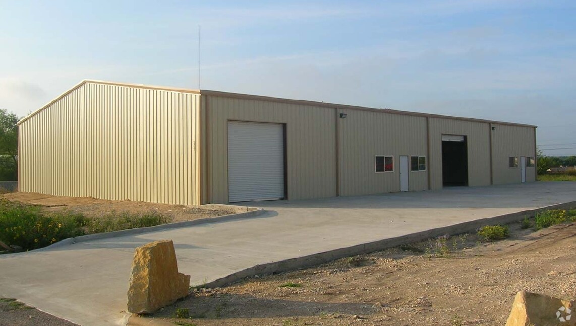 239 Investment Loop, Hutto, TX à vendre Photo principale– Image 1 sur 17