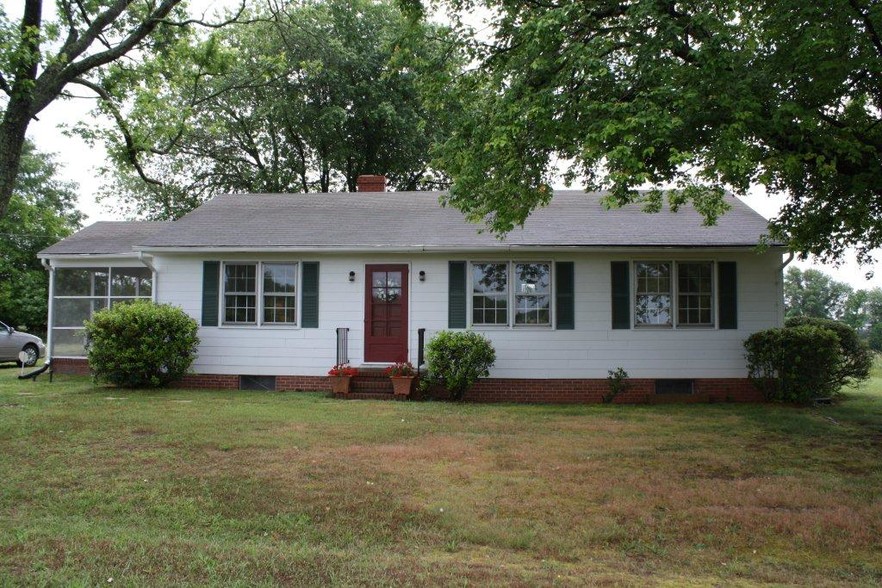 269 Maple Ln, South Hill, VA à vendre - Photo de l’immeuble – Image 2 sur 3