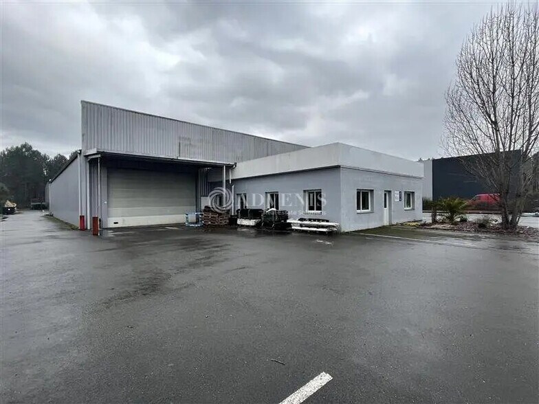 Local d’activités dans Saucats à louer - Photo de l’immeuble – Image 1 sur 9