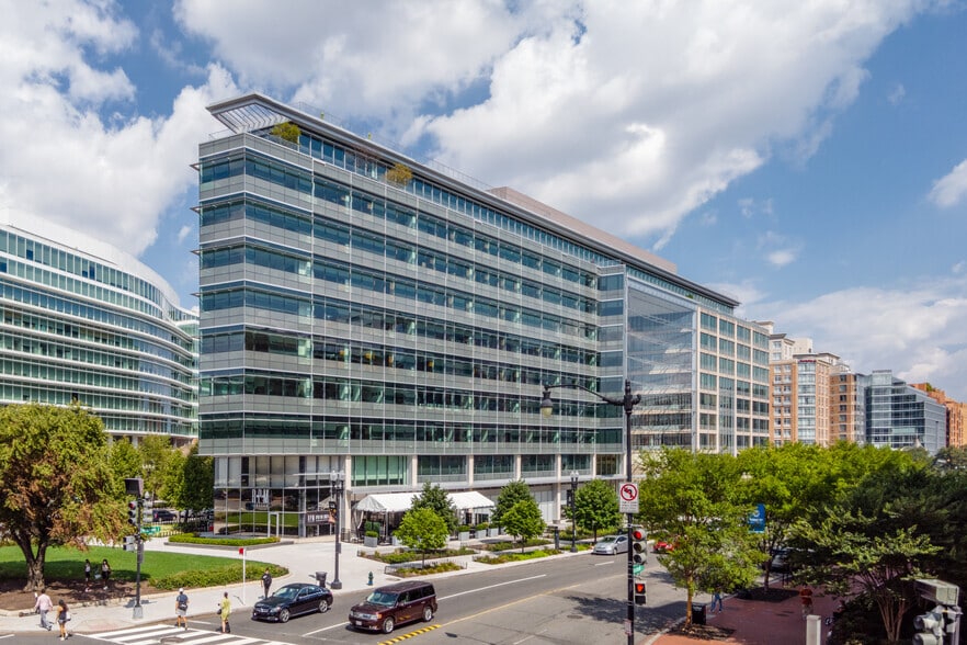 601 Massachusetts Ave NW, Washington, DC à louer - Photo de l’immeuble – Image 2 sur 11