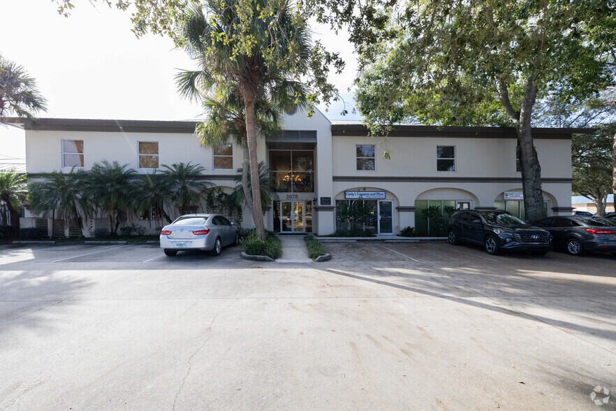 3975 20th St, Vero Beach, FL à louer - Photo de l’immeuble – Image 2 sur 18