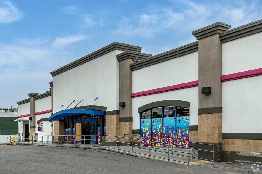 11040 W Pico Blvd, Los Angeles, CA à louer - Photo de l’immeuble – Image 3 sur 29