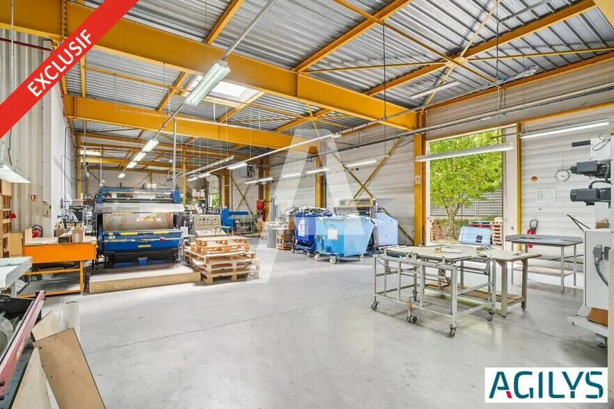 Local d'activités dans Les Ulis à vendre - Photo de l’immeuble – Image 1 sur 12