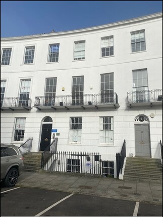 3 Royal Cres, Cheltenham à louer - Photo de l’immeuble – Image 1 sur 1