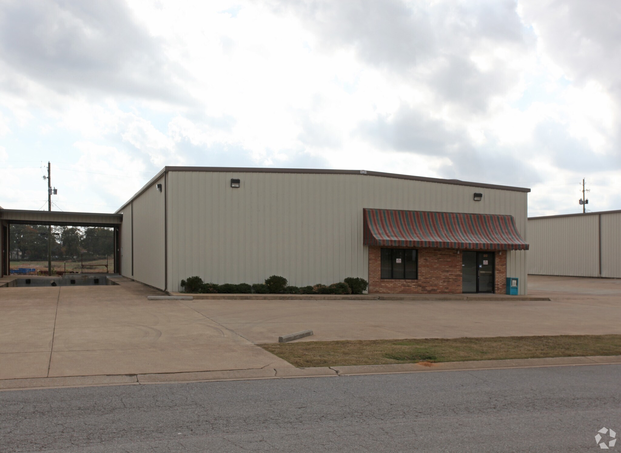 30 Commerce Ave, Hueytown, AL à louer Photo principale– Image 1 sur 5