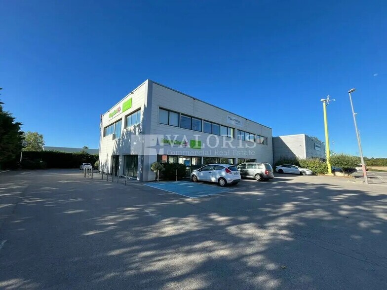 380 Rue Obsidienne, Éguilles à louer - Photo de l’immeuble – Image 3 sur 15