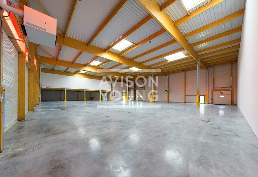 Local d’activités dans Brie-Comte-Robert à louer - Photo intérieure – Image 2 sur 3