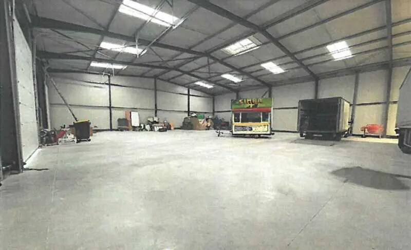 Local d’activités dans Notre-Dame-de-Bondeville à louer - Photo intérieure – Image 2 sur 3