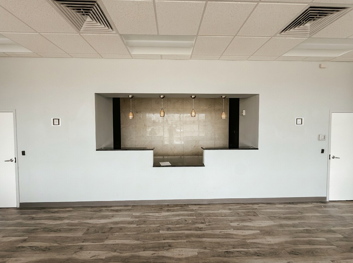 7701 W Hillsborough Ave, Tampa, FL à louer Photo principale– Image 1 sur 9