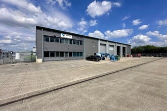 Unit 14 Hikers Way, Long Crendon à louer Photo de l’immeuble– Image 2 sur 7